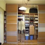 Vestidor en el pasillo