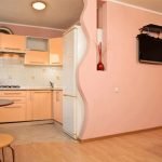 Cocina en Jruschov combinada con ideas de sala de estar