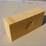 Ladrillo de arcilla refractaria