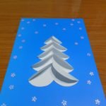 Doblar por la mitad y formar un árbol de navidad