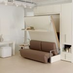 Interior con muebles plegables.