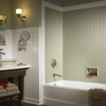 La combinación de colores en el baño.