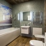 Panel tridimensional en el baño