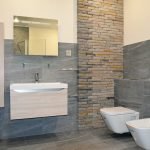 Decoración de paredes de baño con yeso decorativo.
