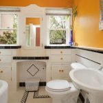 Baño amarillo brillante