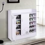 Estante con puertas