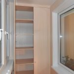 Gabinete con estantes para cosas