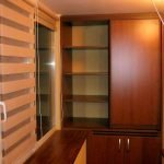 Gabinete de MDF con estantes anchos