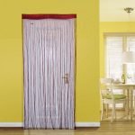 Lámpara sobre la mesa