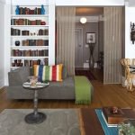 Libros en estantes en un nicho