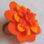 Banda elástica con una flor