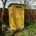 Lavabo bajo el arbol