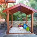 Caja de arena de bricolaje con techo