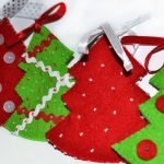 Brillantes árboles de navidad
