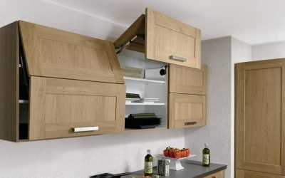 Cómo colgar armarios de cocina en una pared