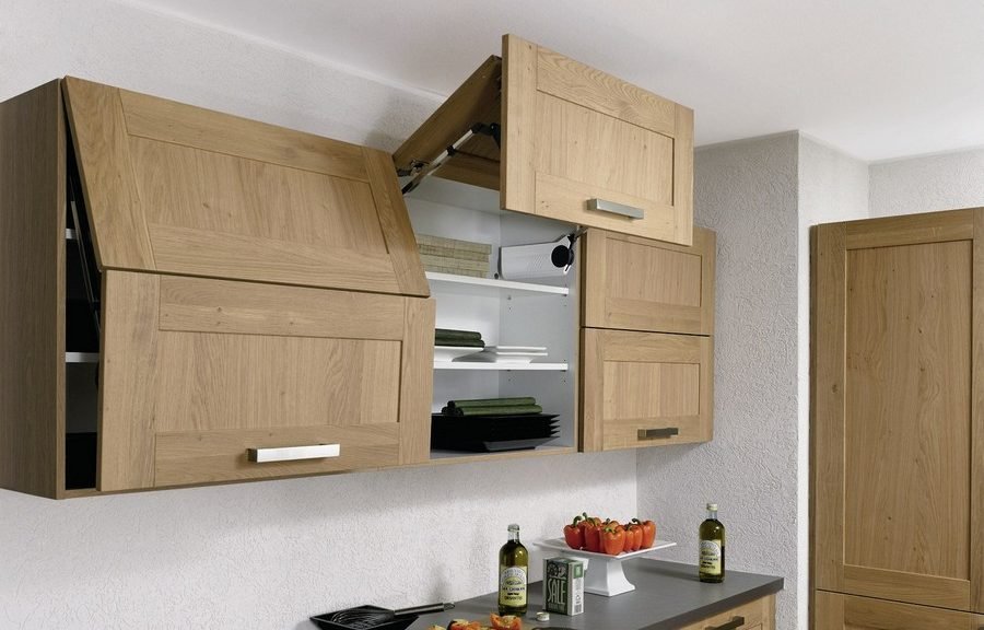 Ako zavesiť kuchynské skrinky na stenu