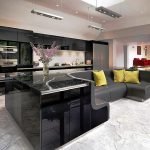 Cocina negra de estilo moderno.