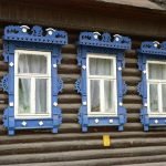 Plataformas talladas para una casa de troncos