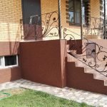 Escalera con baranda forjada
