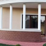 Porche con columnas