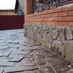Piedra en el patio