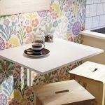 Papel pintado con flores en la cocina