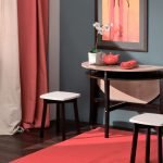 Orquídea sobre la mesa