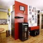 Refrigerador detrás de la partición