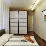Armario corredizo en una habitación