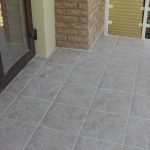 Azulejos en el balcón al piso