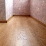 Suelo laminado en el balcón