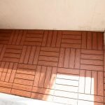 Suelo de parquet en el balcón.