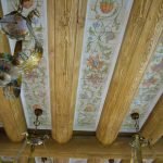 Decoración de techo de madera