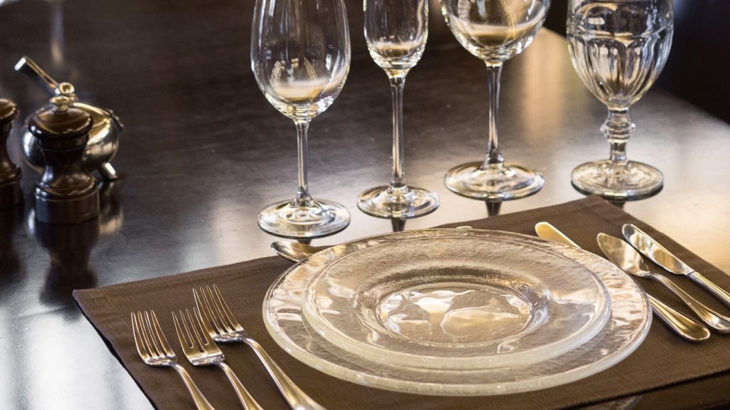 Galda piederumi galda piederumiem