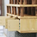 Estante con puertas