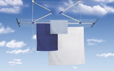 Secadoras de ropa en el balcón