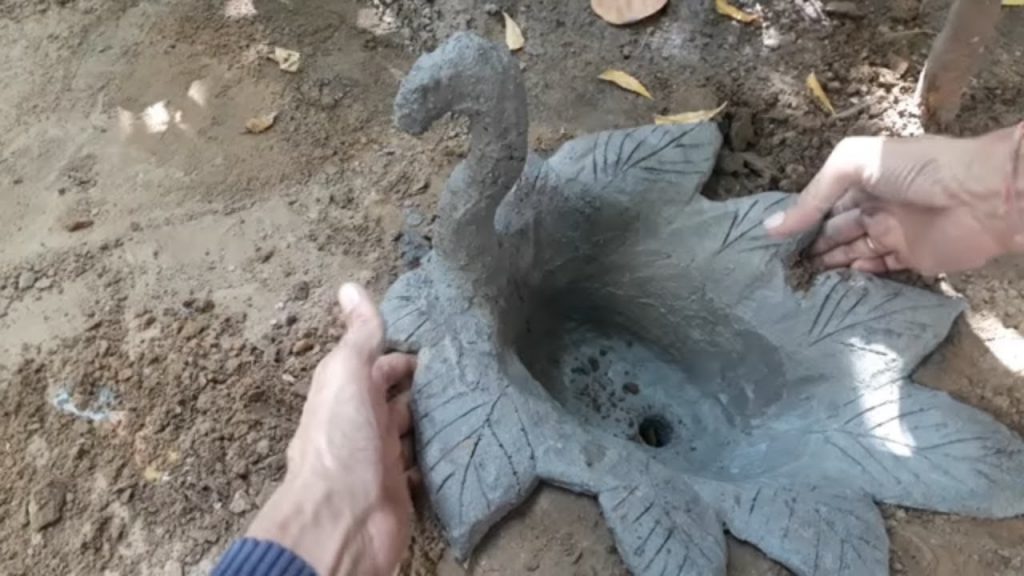 Jarrón en forma de cisne en el trabajo