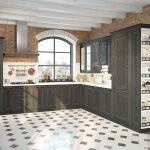Cocina en blanco y negro con detalles marrones.