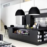 Lámparas negras en el interior de la cocina