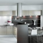 Cocina-sala de estar en blanco y negro