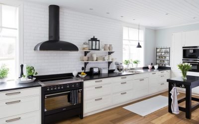 Diseño de cocina en blanco y negro.