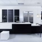 Cocina con otomana blanca