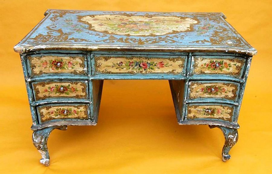 Dekoračný nábytok