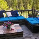 Un simple sofá para una casa de verano.