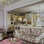 Muebles brillantes en la cocina