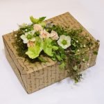 Decoración de envases de flores frescas