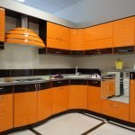 Cocina naranja en el interior