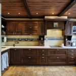 Techo de madera en la cocina