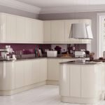 Elegante cocina en blanco