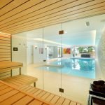 Interior con piscina